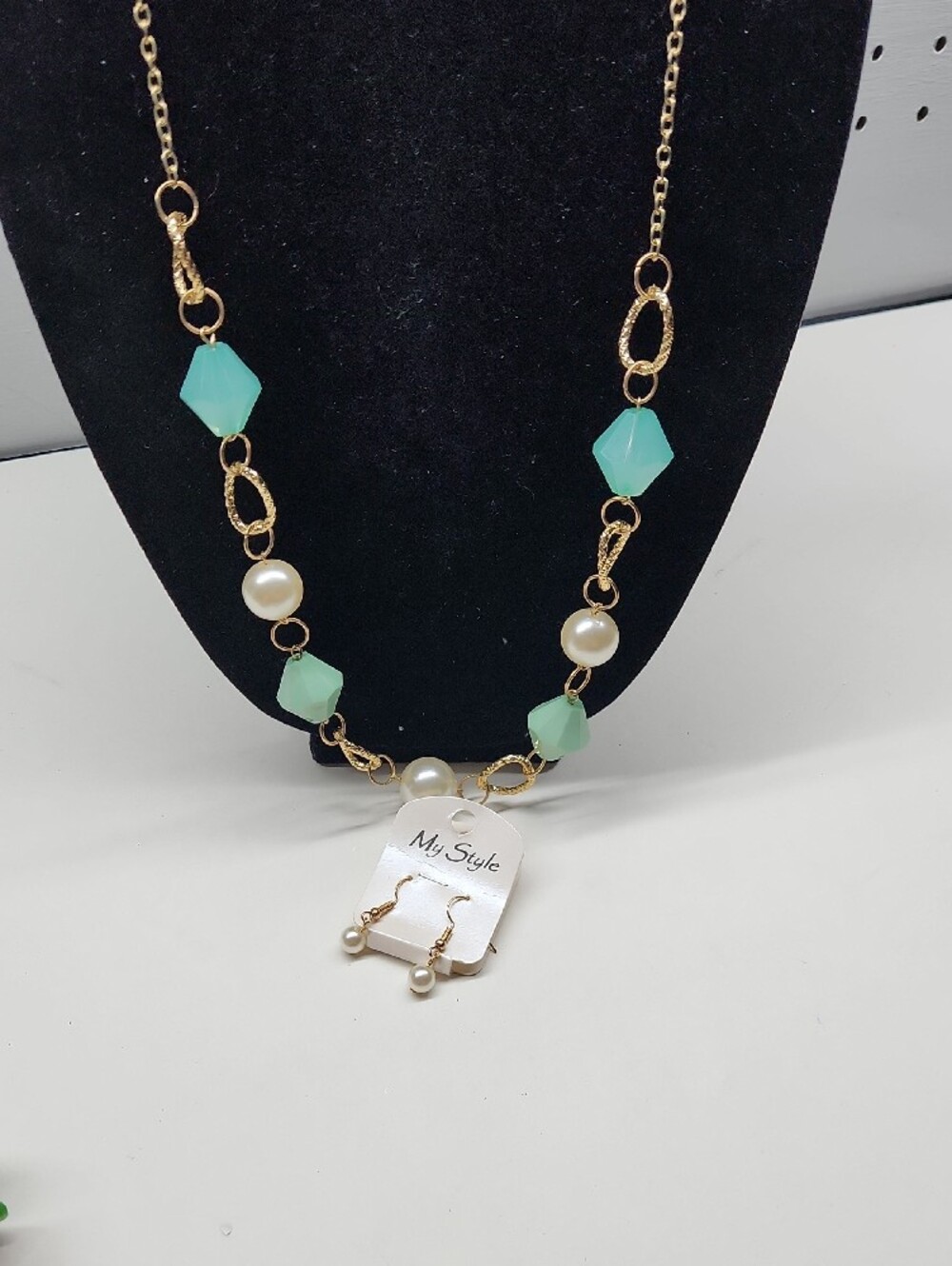 Unbranded Necklace Bundle - Picture 8 of 8